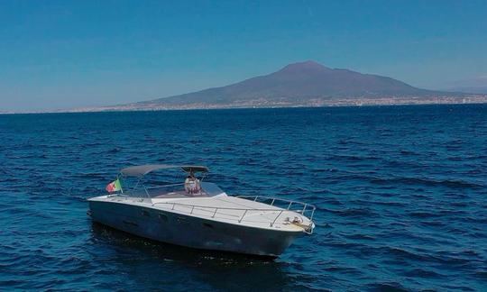 Alugue um iate a motor Magnum Marine de 38 pés em Sorrento, Capri, Positano e Amalfi.