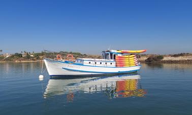 Excursions portugaises anciennes en bateau en bois et en kayak à Alvor, Faro