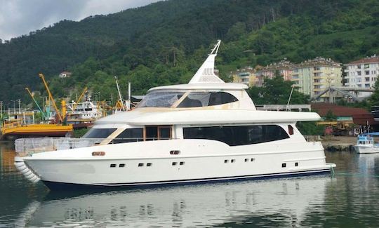 Spacious 82ft yacht tour for special events in Istanbul B12