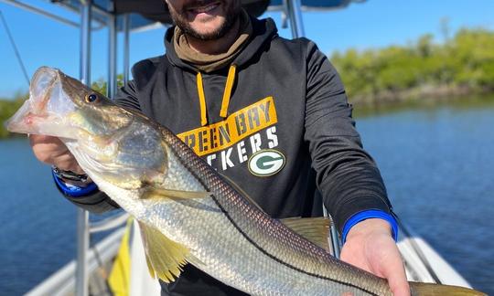 Viajes en barco chárter personalizados de Fort Myers a Nápoles. Pesca, delfines, caza con conchas.