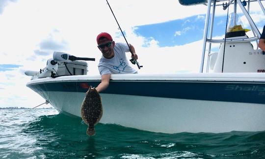 Viajes en barco chárter personalizados de Fort Myers a Nápoles. Pesca, delfines, caza con conchas.