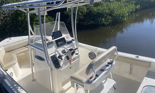 Console centrale Cobia de 22 pieds avec moteur hors-bord Yamaha de 150 ch à Marco Island