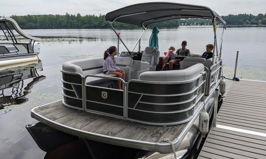 Godfrey Sweetwater Tritoon pour 10 personnes à Kingston, New Hampshire