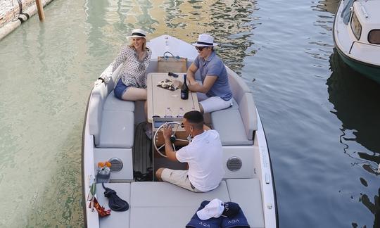 Venice Hidden Canals en barco eléctrico