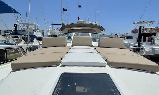 Alquiler de yate a motor Sea Ray Summertime de 34 pies en Cabo San Lucas, México