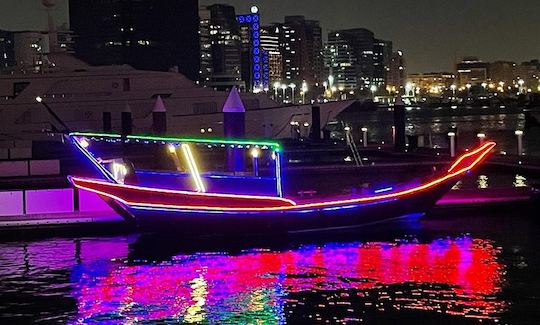 アル・シーフ・バール・ドバイのトラディショナル・ボート・ツアー