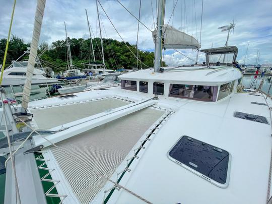 Alugue um catamarã Lagoon 400s2 de 40 pés em Phuket, Tailândia