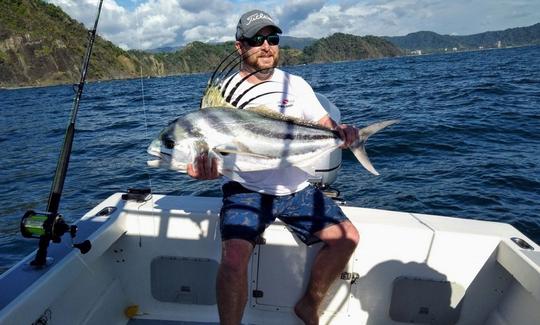 Pêchez ou faites de la croisière à Flamingo Beach, au Costa Rica, avec une console centrale personnalisée de 26 pieds !