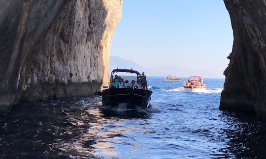 Cruzeiro em Capri na hora do pôr do sol com o Aprea mare 10 mt Motor Yacht!