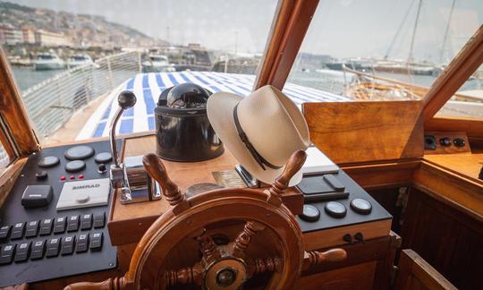 Yacht à moteur Cantieri Gatto de 50 pieds à Torre del Greco