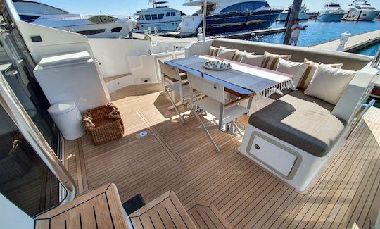 Azimut 66 pés 2019 em La Paz para serviço de live aboard. Tudo incluído