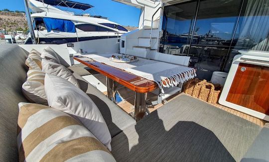 Azimut 66 pés 2019 em La Paz para serviço de live aboard. Tudo incluído