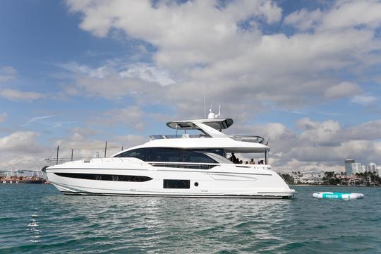 LISTE PREMIUM : Tout nouveau méga-yacht 78 Azimut Power + Seabob