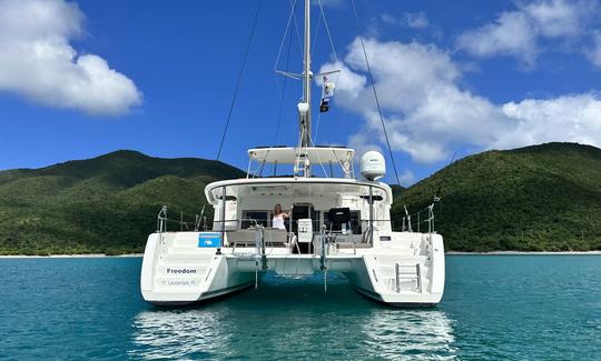 Catamarã à vela de 45' em lagoa em St. Thomas, Ilhas Virgens dos EUA