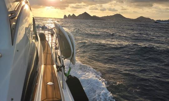 Yate Sunseeker de 55 pies: lujosa escapada a Cabo, wifi disponible y aperitivos