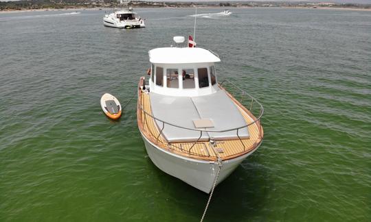 Passeios turísticos em Portimão de barco, Portugal