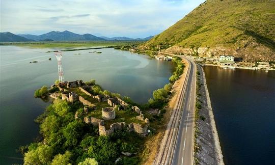 Excursion en bateau au monastère de Kom et au lac de Skadar