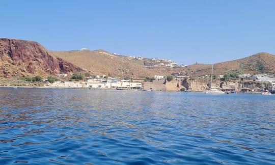 Ioanna para alugar um barco em Santorini