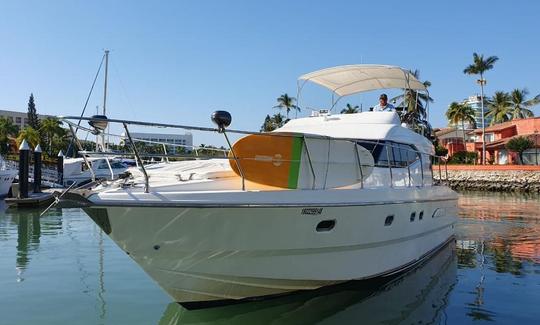 Beautiful Azimut 46 Yacht in Puerto Vallarta