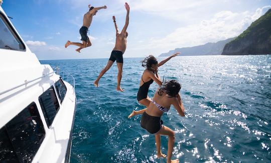 Plongée en apnée avec des raies manta à Bali. Prix de départ pour la location du bateau.