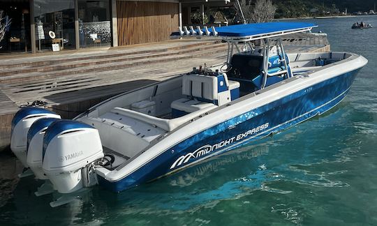 37ft Midnight Express Center Console Boat for 12 people in St. Thomas