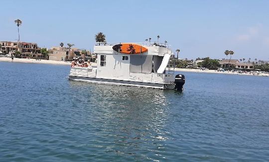 33’ Double Decker Pontoon w/ Waterslide in San Diego