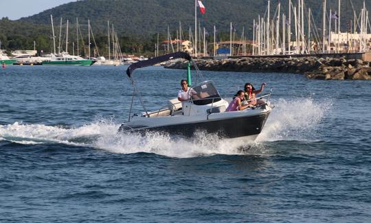 Louez notre bateau à moteur Selva 670 Elegance Open de 6,70 m (22 pieds) 150 CV