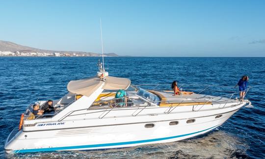 Tour de 3 horas en un yate a motor de 42 pies en Santa Cruz de Tenerife, España