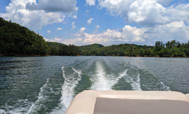 21' Sun Tracker Party Pontoon Boat on Lake Allatoona