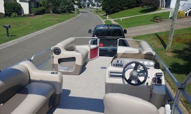 21' Sun Tracker Party Pontoon Boat on Lake Allatoona