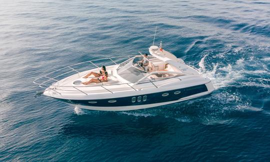 O melhor dia de suas férias em Marbella a bordo do Absolute 39 Motor Yacht!