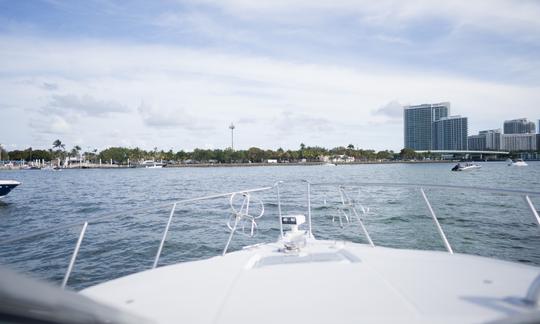 Navega por Miami con estilo con Wellcraft 290 Coast