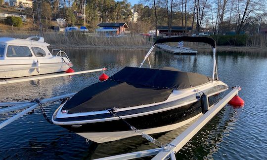 Four Winns 190 Horizon bow-rider Rental in Stockholm, Sweden