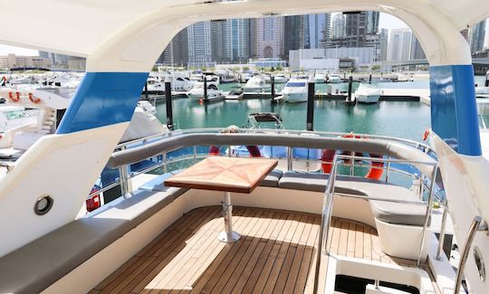 Yate familiar de lujo Mew-Gulf Craft, capacidad para 20 personas