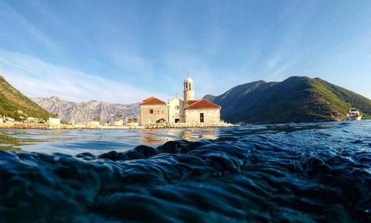 Tour privado en Black Pearl Perast/Nuestra Señora de las Rocas, la Cueva Azul y las Lagunas