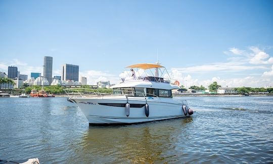 43ft Joá Jeanneau Luxury Yacht Rental in Rio de Janeiro, Brazil