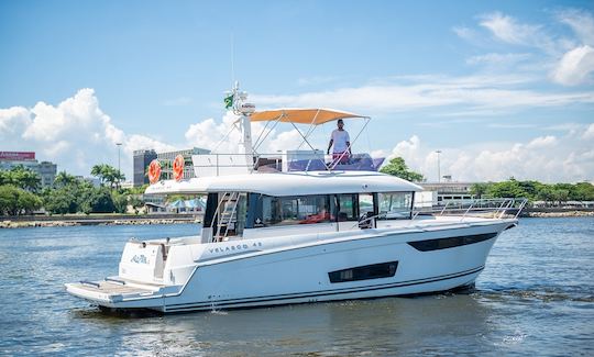 43ft Joá Jeanneau Luxury Yacht Rental in Rio de Janeiro, Brazil