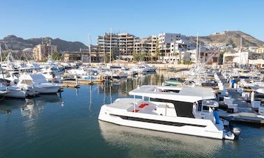 Catamarã de 42 pés modelo Nacional 2022 em Cabo San Lucas