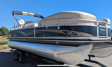 25' Suntracker Party Barge Pontoon on Lake Martin