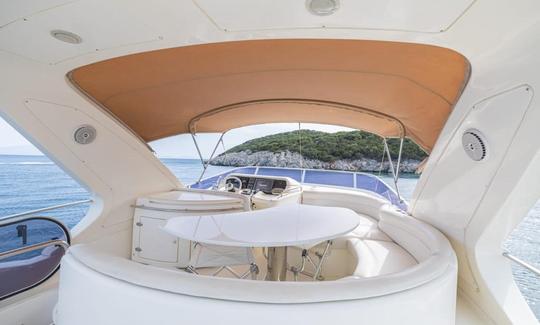 Yacht à moteur Azimut 55 pour une croisière quotidienne et hebdomadaire à Bodrum