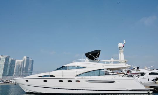 Luxurious 66ft Yacht for Rent In Dubai