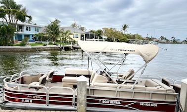 24ft Sun Tracker Fish Barge DLX Pontoon in Bradenton Beach