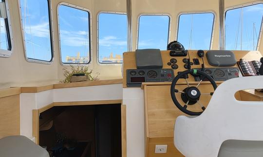 Yacht à moteur Ribera 980 pour une journée complète en mer et nuit à bord à Portimão, Faro