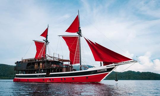 Indonesian Phinisi Charter in Raja Ampat, Indonesia