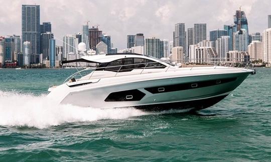 Yacht Azimut Atlantis de 43 minutes au centre-ville de Miami/South Miami Beach