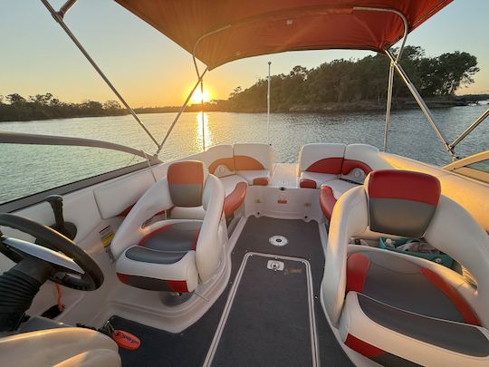 Spacious Deck Boat for up to 10 passenger in Lake Conroe, TX