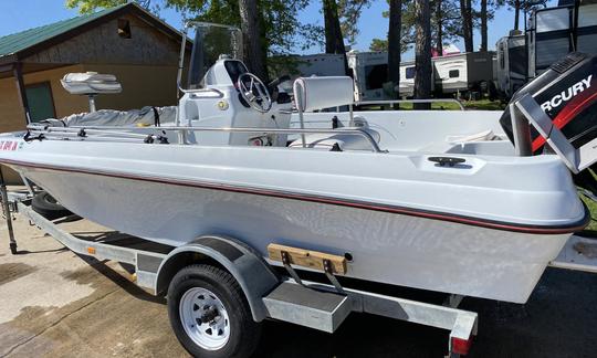 Bateau de pêche sur le lac Conroe