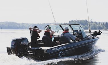 Barco fretado na região de Tampere, Finlândia