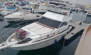 Flybridge Yacht Cruiser in Abu Dhabi