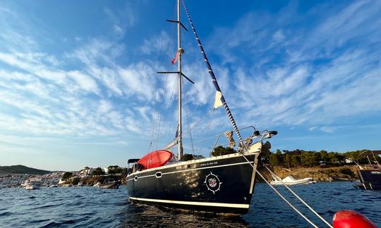 Iate à vela Jeanneau Sun Odyseey 42.2 em Cadaqués, Espanha